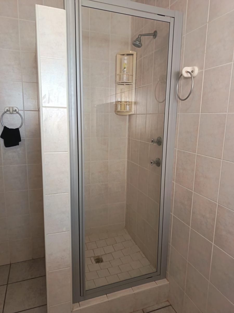 To Let 2 Bedroom Property for Rent in Wavecrest Eastern Cape